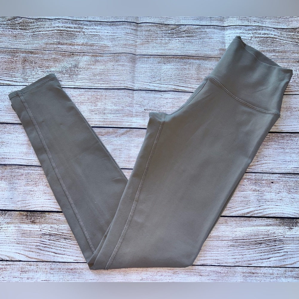 SOLD🔴ALO Yoga Dash Leggings in Gravel - Picture 11 of 11